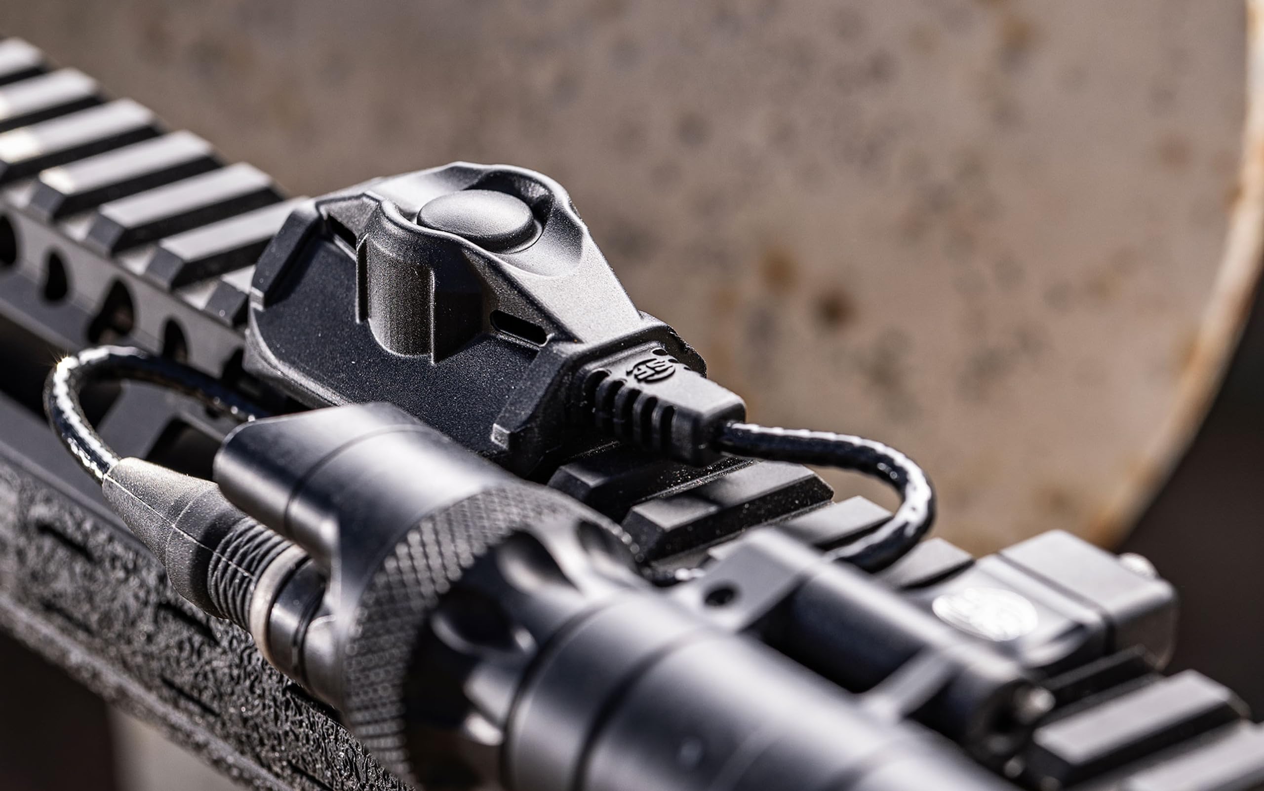 SureFire Rail Grabber Compact Remote Switch, 7-Inch Cable, Pick Mount, Weatherproof, Momentary/Constant-On Activation for WeaponLights (CSP-07)