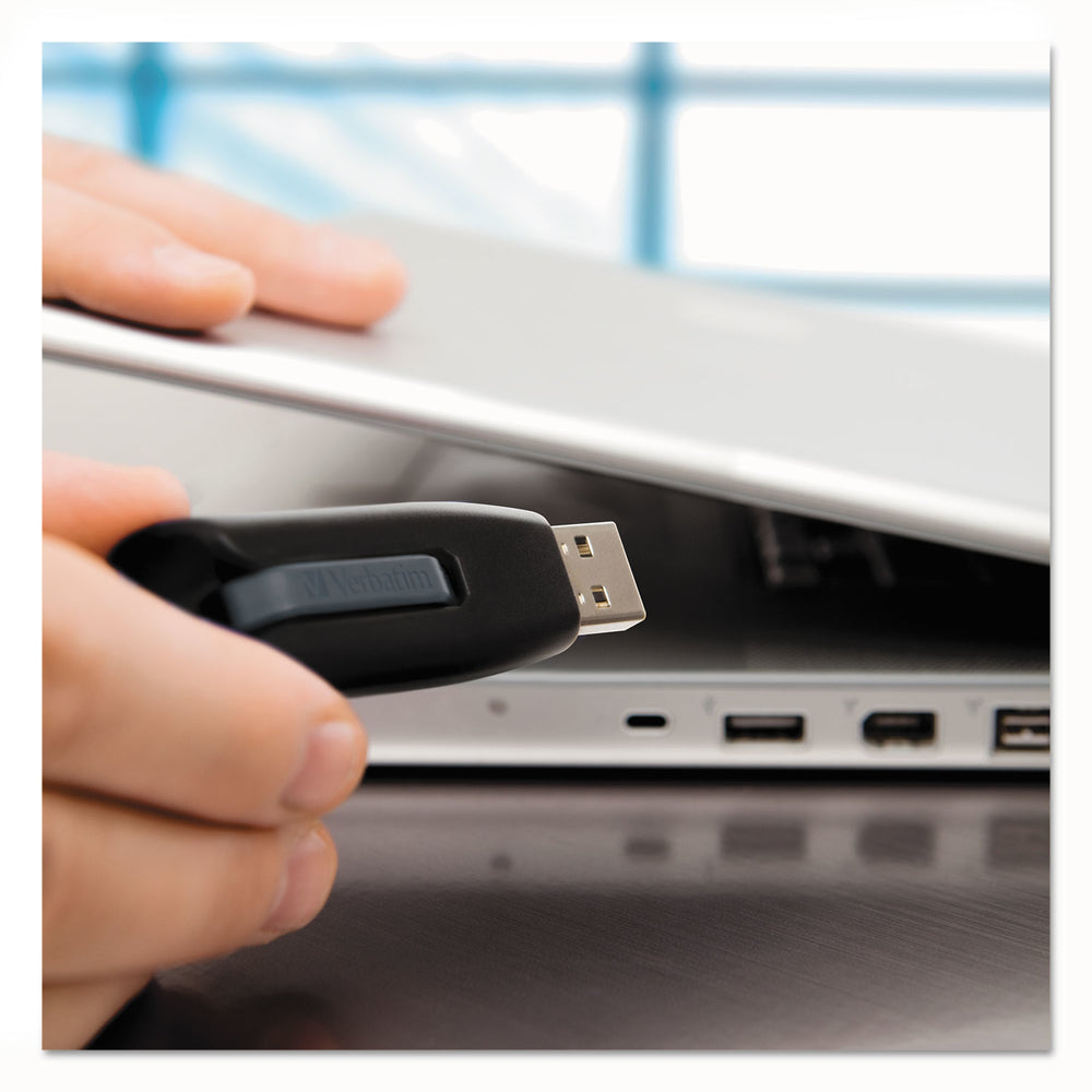 Verbatim 49173 32GB USB 3.0 Flash Drive Store N Go V3 Retractable